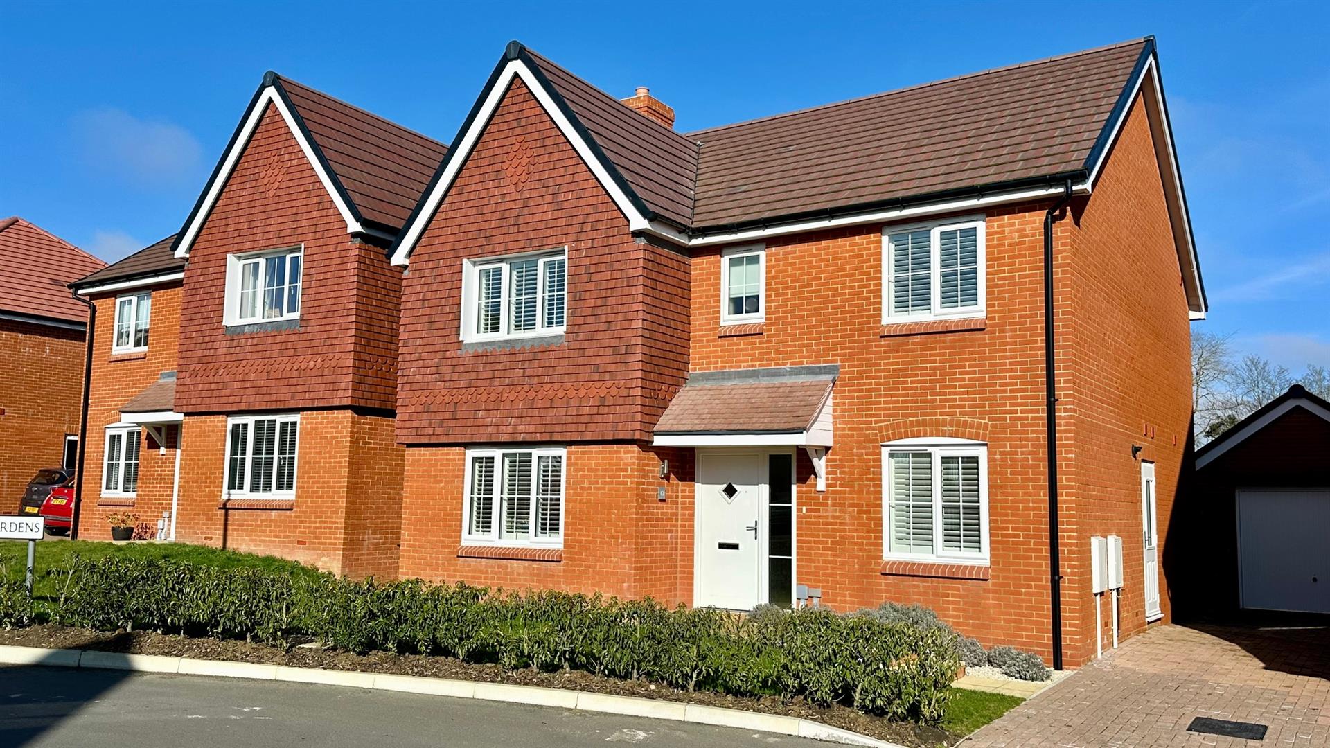 4 bed property in Levett Gardens, St Leonards On Sea